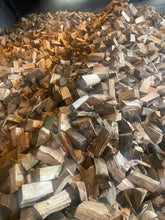 Load image into Gallery viewer, Platinum - Seasoned Hardwood Logs - Mixed Species Firewood
