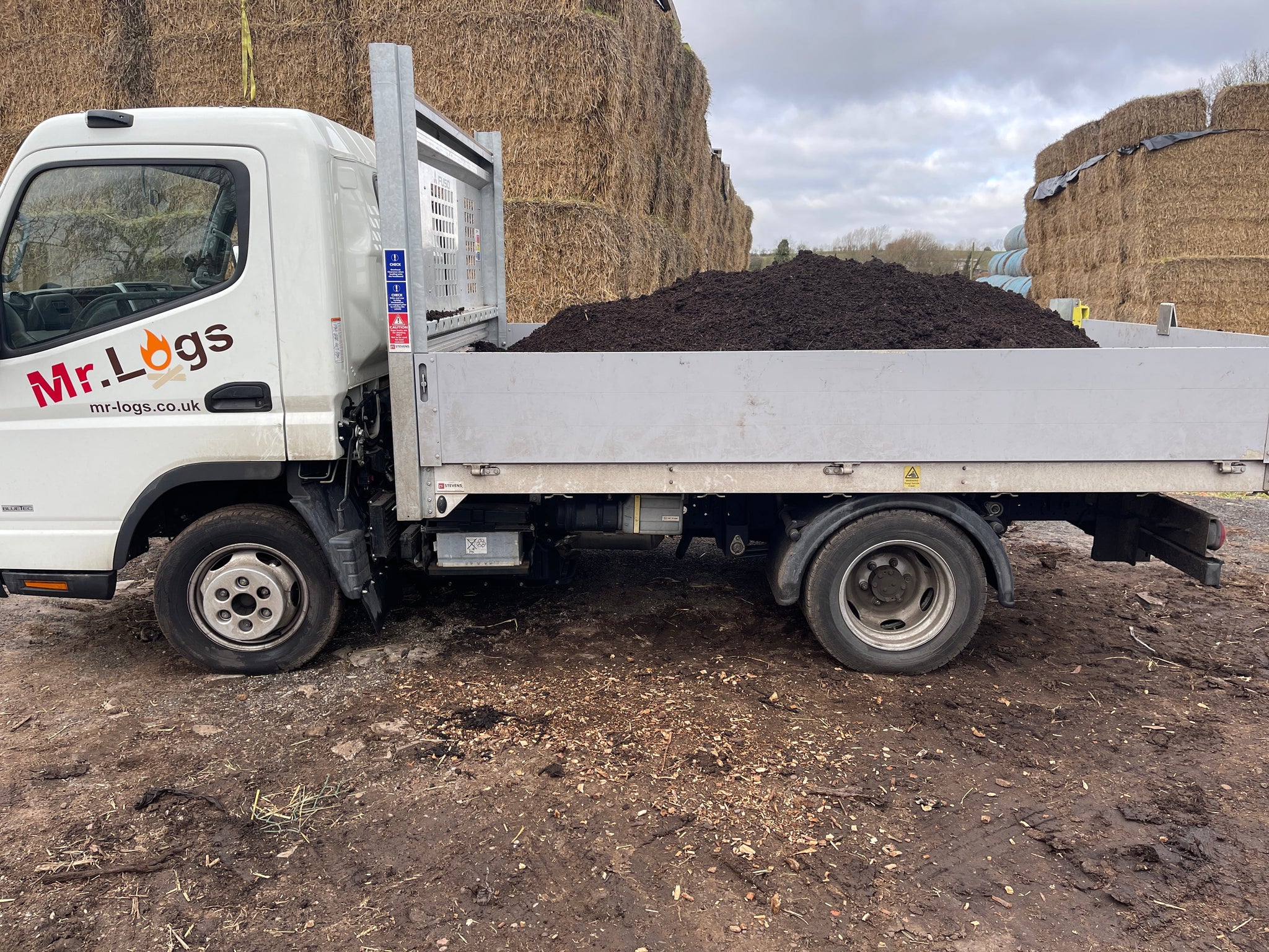 2 Tons Compost Truck Load of Compost/Topsoil Mix - 1750L - 1.75m³ – Mr. Logs